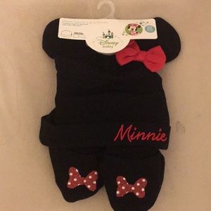 Minnie Mouse cap and booties for baby